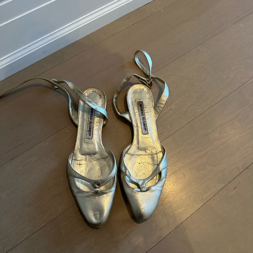 Manolo Blahnik Metallic Gold Slingback Flats - Picture 4 of 5